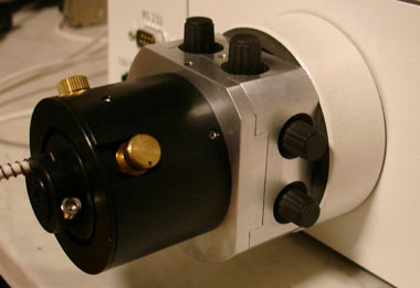 DUV light-management-module coupled at the microscope